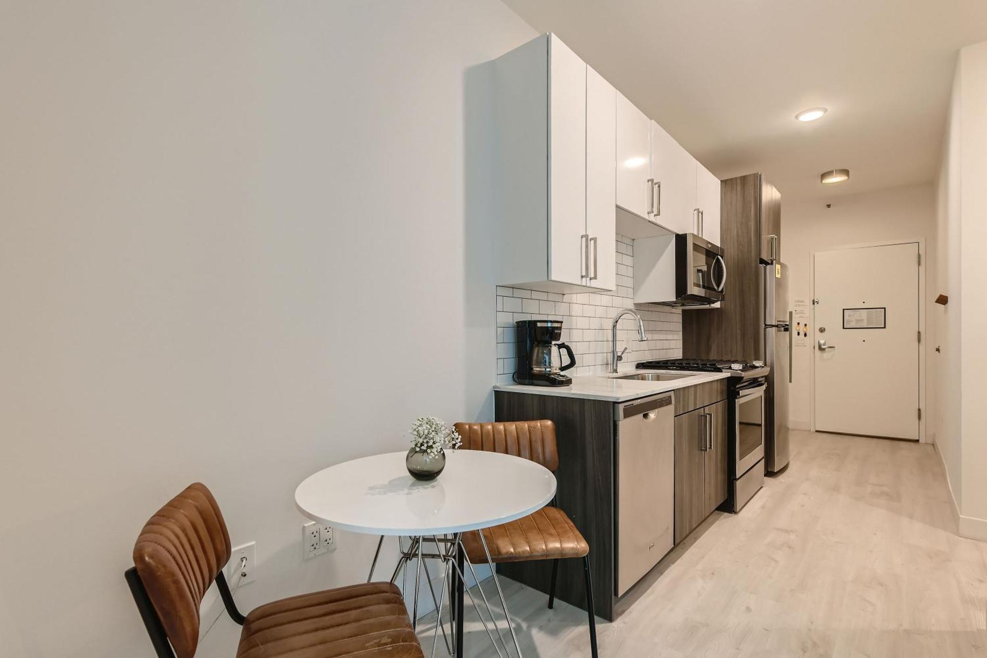 Sentral Michigan Avenue Apartahotel